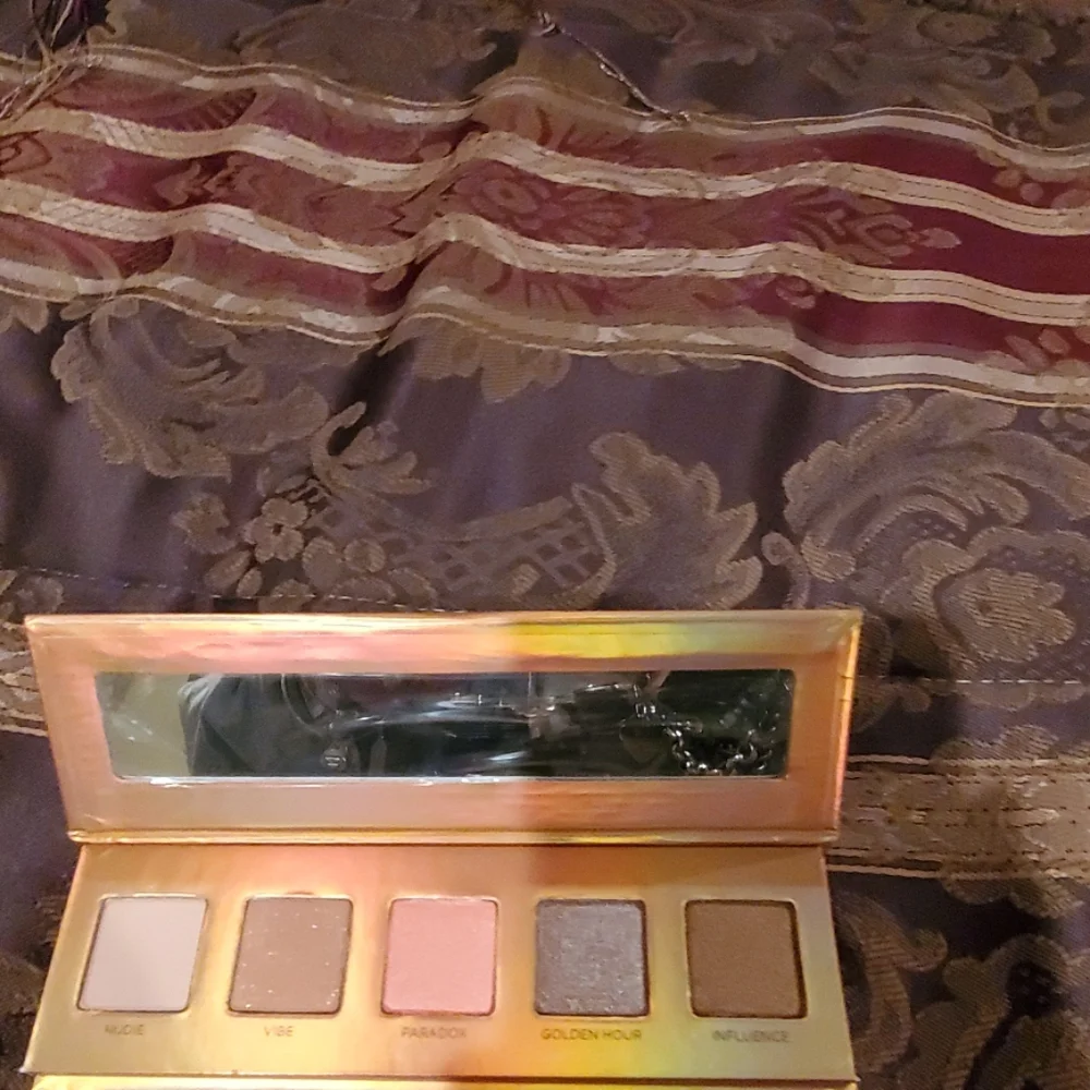 Urban decay with eyeshadow  bruah